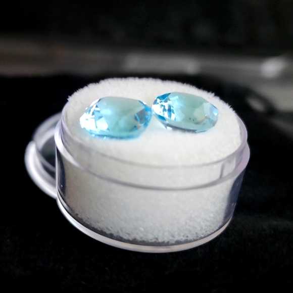 BEAUTIFULLY MATCHED 10.56ct SWISS BLUE TOPAZ PAIR!!! - Picture 2 of 4